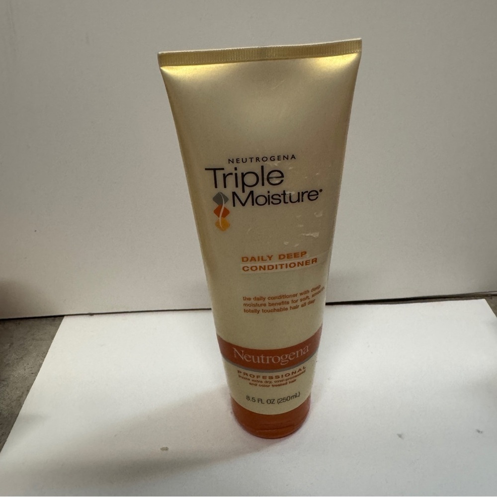 Neutrogena Triple Moisture Daily Deep Conditioner 8.5 OZ